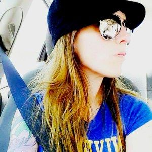 Meet your Posher, Laura